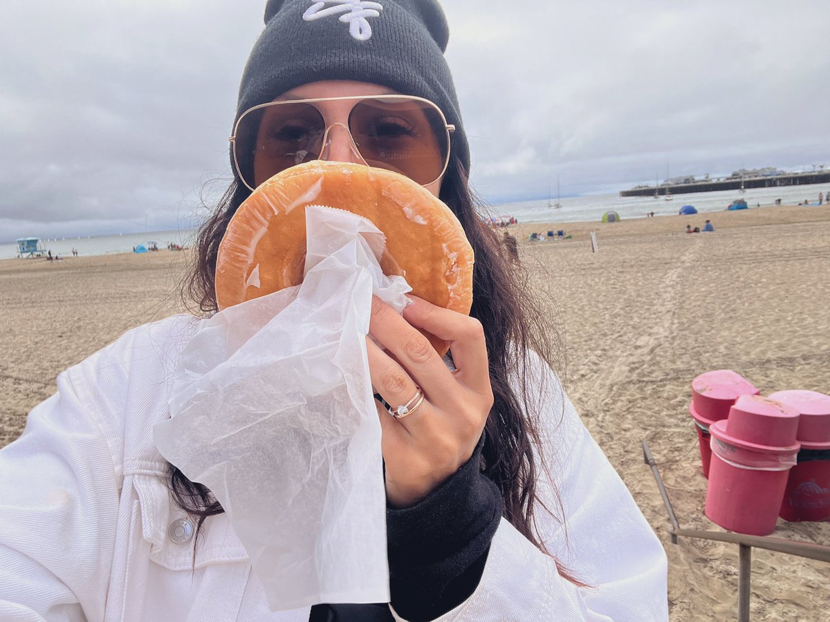 got myself a giant donut in santa cruz & just realized there’s some cowboys fans to my right in this photo lmao 😜