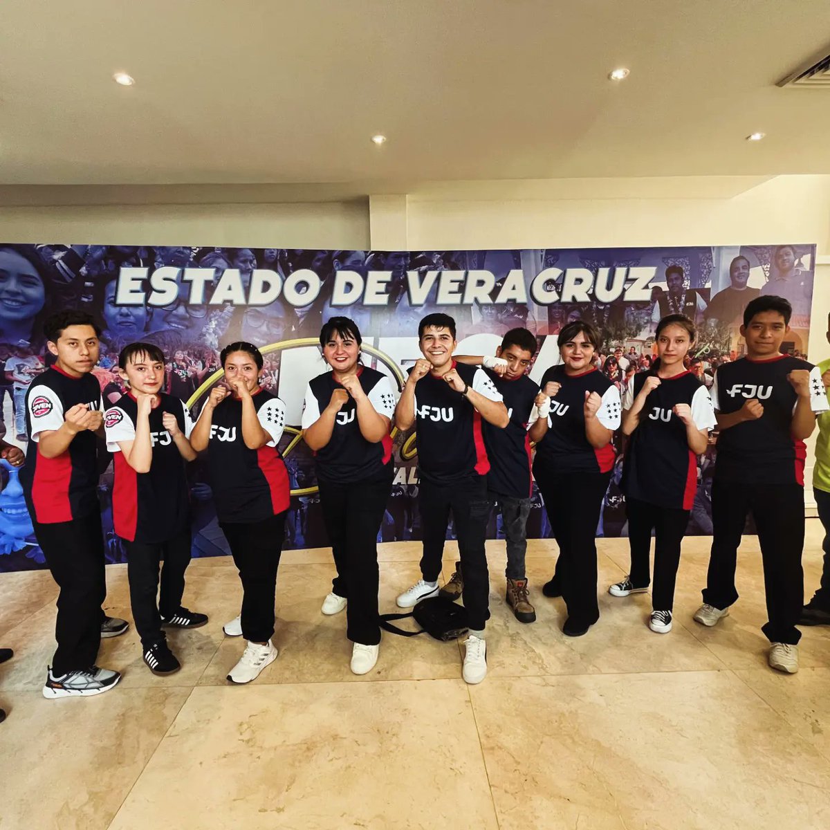 lizrusil's tweet photo. ¿Alguien se imagina qué canción es para esta presentación? De este #MegaDanceMx24 #CordobaVeracruz #Mexico #Baile #Feliz #JuntosYMezclados 🤜🤛 https://t.co/DjZYFfrxra