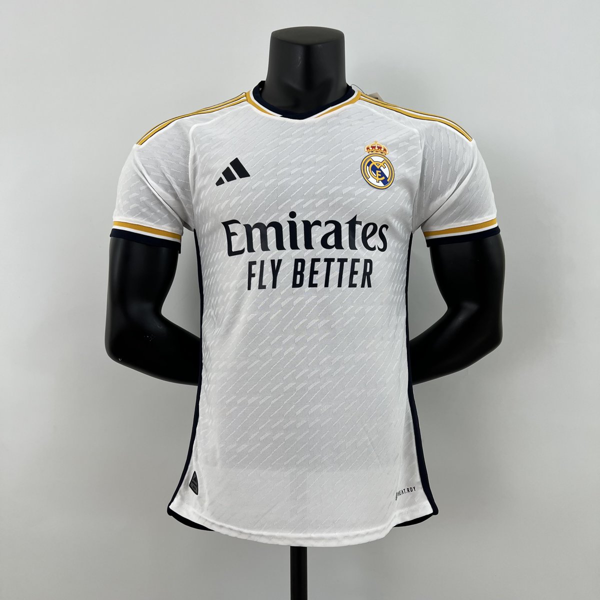 Mundo_MadridCF's tweet photo. ¡Hoy es el ultimo partido de Toni Kroos con el Real Madrid en el Santiago Bernabeu!  🏟️

Solo por eso voy a regalar su camiseta, requisitos:
- Dar RTa  este tuit.
- Seguir a @BoutiqueSports_ 
- Etiquetar a un amigo para doble oportunidad.

¡Sorteo internacional! 🌎 https://t.co/CK9dv7e1AA