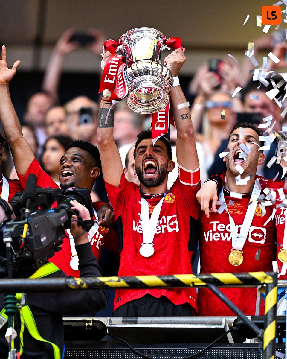 MUnitedEs's tweet photo. 🎶 BRUNO, BRUNO, BRUNO 🎶 https://t.co/eMRT7MKw5t