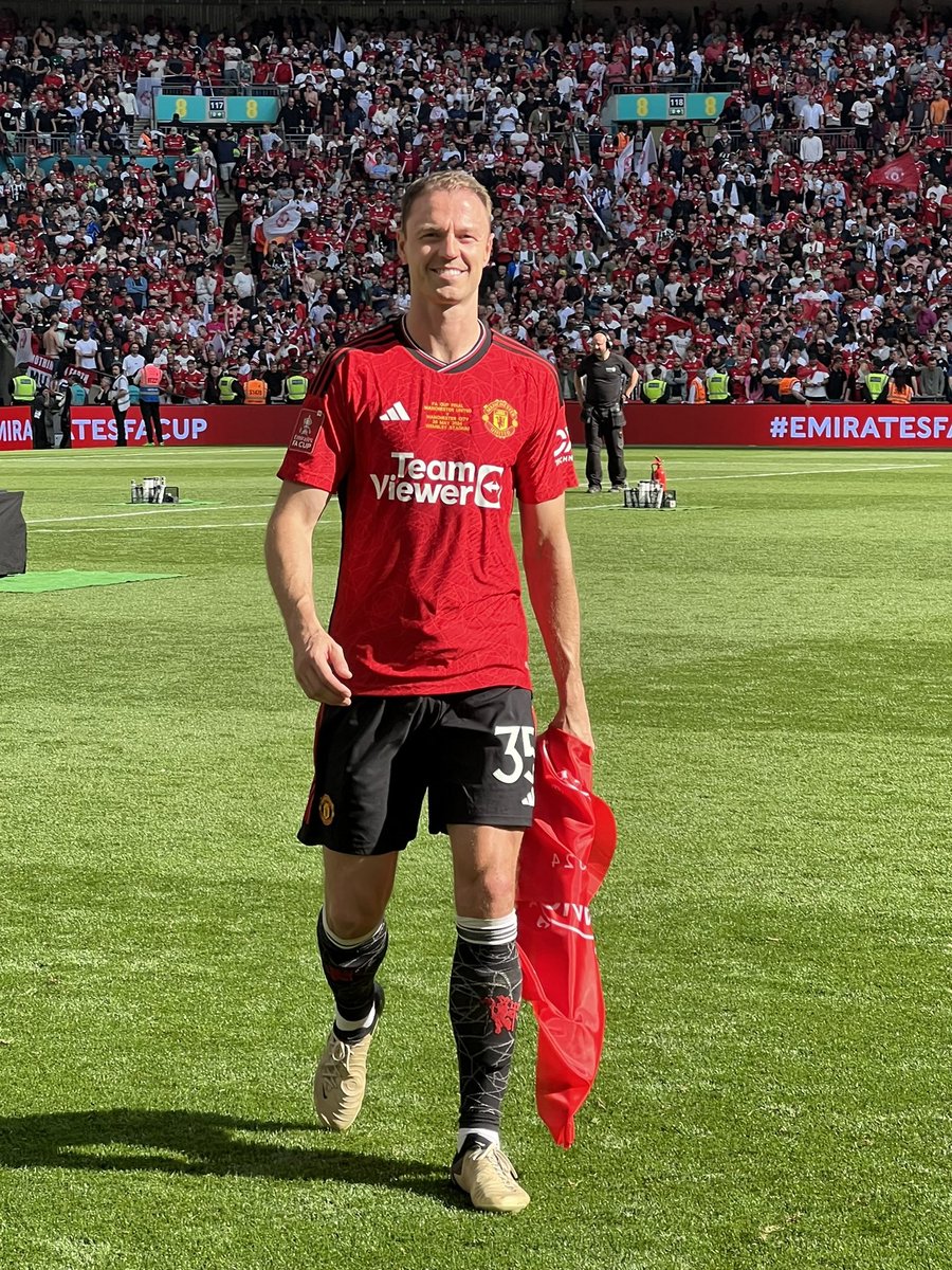 Jonny Evans returning to United and winning the FA Cup is so poetic man. He deserves this so much.