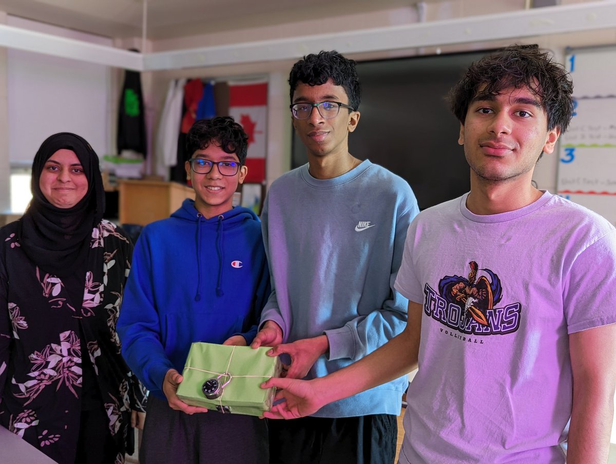MrDulku's tweet image. #PowerUp #STEM camp morning activities all set & some of our @WestwoodGI student mentors are past attendees! ⚡ @WWhighschool @FMPSD #YMM