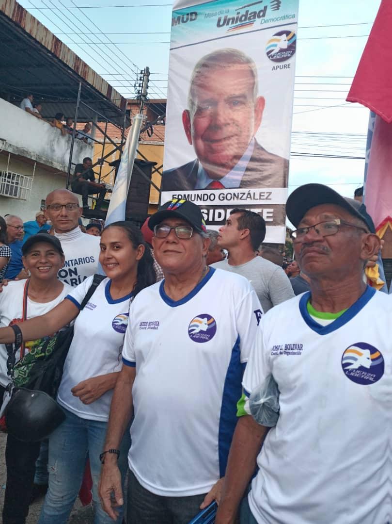 En @FuerzaLiberalApure trabajamos incansablemente para lograr el triunfo de  @EdmundoGonzaleGu y tener una Venezuela Liberal del Primer Mundo
Seguimos en la Ruta para lograr el Cambio que necesita VENEZUELA 
<a href="/haydee_deutsch/">Haydee Deutsch</a> 
<a href="/belkisulacio/">Belkis Ulacio</a> 
<a href="/BernaPerez16/">Berna Perez</a> 
<a href="/Haidyestrada1/">Haidy estrada</a>