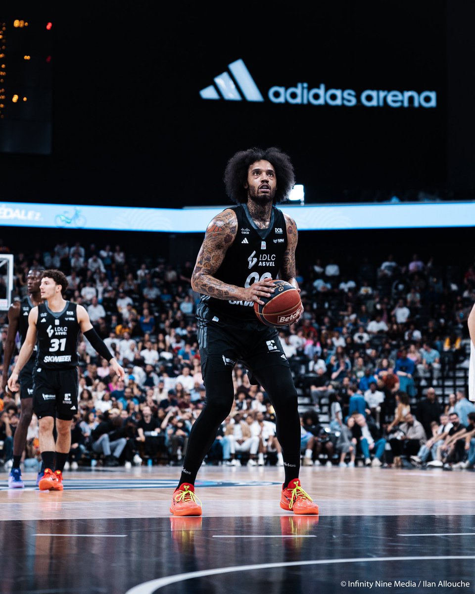 LDLCASVEL's tweet photo. ⛹️ #PlayoffsLNB / G2 Demi-finale - Fin du QT1
⚪️ @ParisBasketball - 2️⃣0️⃣
⚫️ LDLC ASVEL - 2️⃣3️⃣
🎥 @lachainelequipe
#LDLCASVEL https://t.co/joKxLlYq09