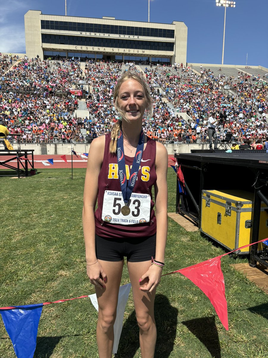 5A Long Jump champ 🥇

Kamryn McCall of Hays jumps 17’5.25 to win it.

#trackinkansas