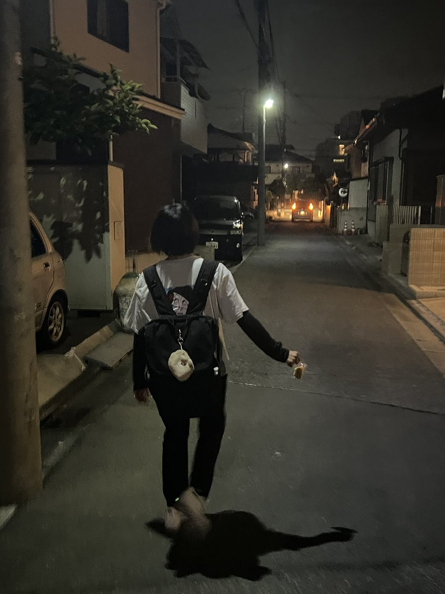 arairiku4's tweet photo. バームクーヘンと手を繋ぐ彼女 https://t.co/IiZhQ2PjMr