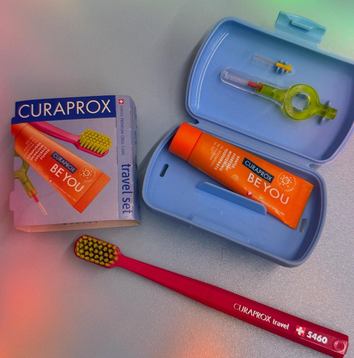 Jane_SoraSora's tweet photo. ว้าววว✨CURAPROX Travel Set แบบพกพา💙 แพ็กเกจน่ารัก🌷ประหยัดพื้นที่ในเป๋าสุบๆ เอาไว้เวลาเดินทางหรือพกไปข้างนอกค้าบ🎀—>สุขภาพฟันที่ดี🦷✨

มีจำหน่ายแย้วนะคับ—>DragCura ทุกสาขาค้าบ..จัดปุย✨🪥🌷⛅️

 #DragCura #สุขภาพปากดีที่DragCura 
#JaneSoraSora #ジェーンソラソラ 
#SoraSora #Idol https://t.co/b13xj2HhyO