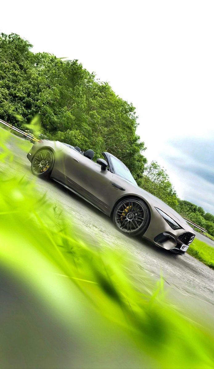 activrightbrain's tweet photo. I didn’t miss the chance to go topless at #SMMTTestDay this week.
@AudiUK #R8Spyder and @MercedesBenzUK #AMGSL63 were perfect partners!
#cars #mobility #design #Audi #Mercedes #AMG #luxury https://t.co/WLdD04RRbV