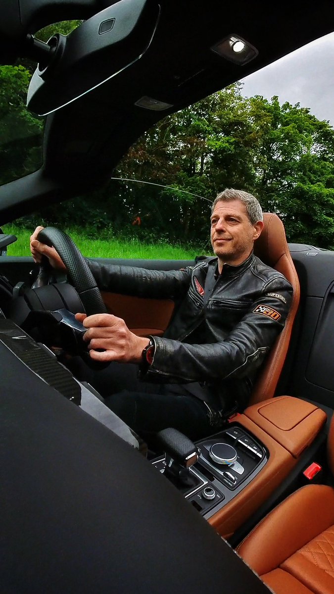 activrightbrain's tweet photo. I didn’t miss the chance to go topless at #SMMTTestDay this week.
@AudiUK #R8Spyder and @MercedesBenzUK #AMGSL63 were perfect partners!
#cars #mobility #design #Audi #Mercedes #AMG #luxury https://t.co/WLdD04RRbV