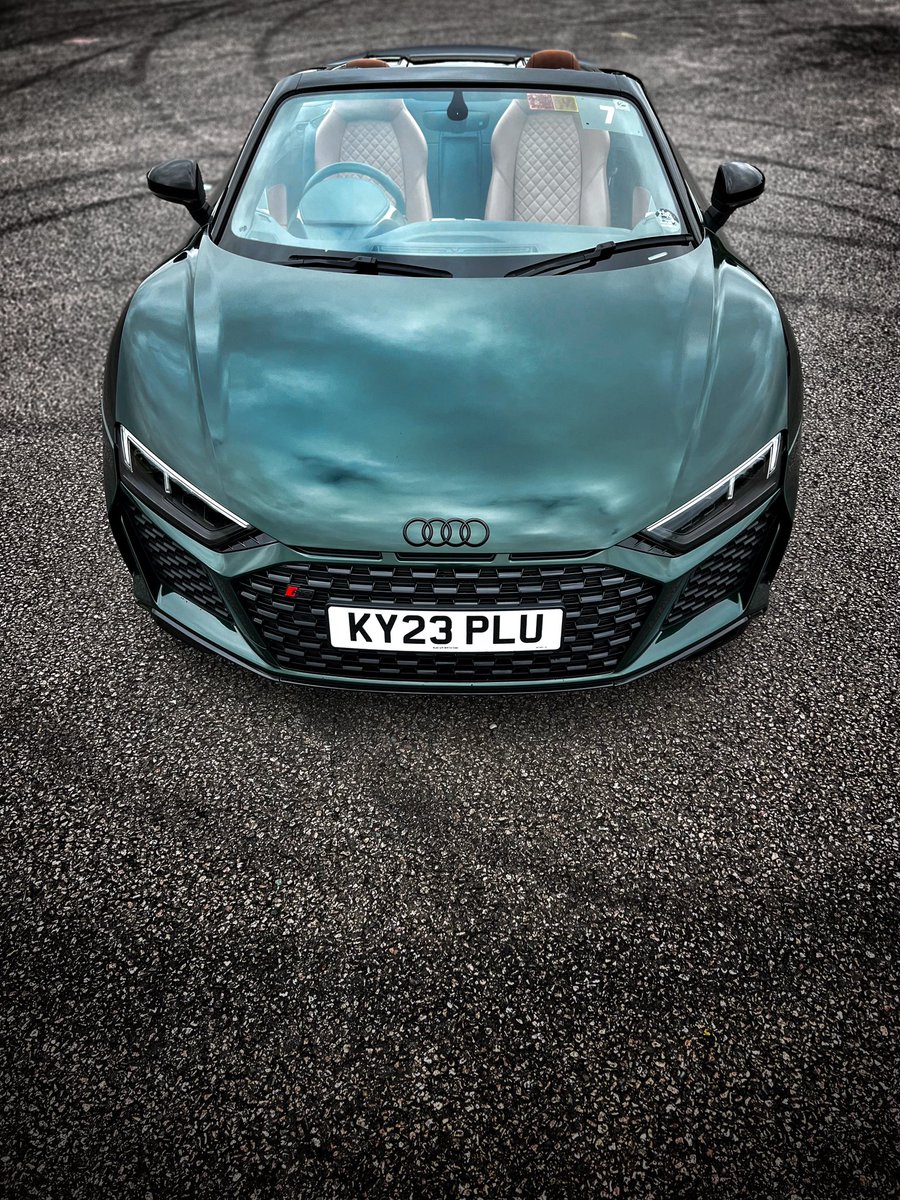 activrightbrain's tweet photo. I didn’t miss the chance to go topless at #SMMTTestDay this week.
@AudiUK #R8Spyder and @MercedesBenzUK #AMGSL63 were perfect partners!
#cars #mobility #design #Audi #Mercedes #AMG #luxury https://t.co/WLdD04RRbV