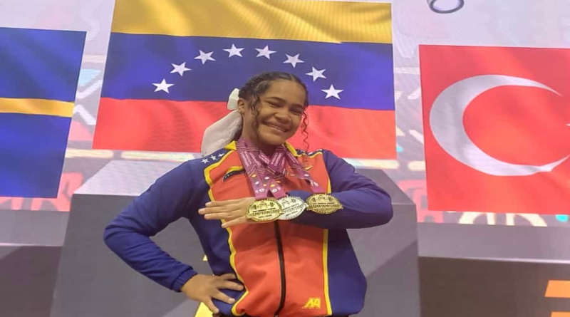 Claudia Rengifo levanta título mundial en levantamiento de pesas #MaduroSeLasSabeTodas vtv.gob.ve/claudia-rengif…