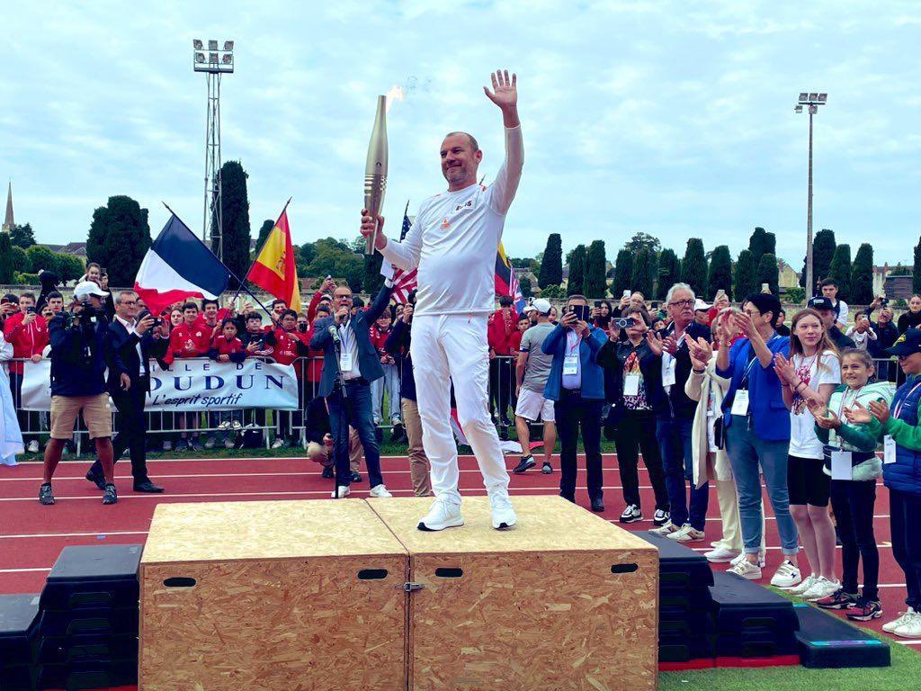 Fier et très ému d’avoir porté la flamme ce matin à Loudun !
Et maintenant rendez-vous sur la plaza #Futuroscope pour célébrer cette journée unique dans l’histoire du <a href="/departement86/">Département de la Vienne</a> 
Crédits Paris 2024/Laurent Vu SIPA PRESS et Département86