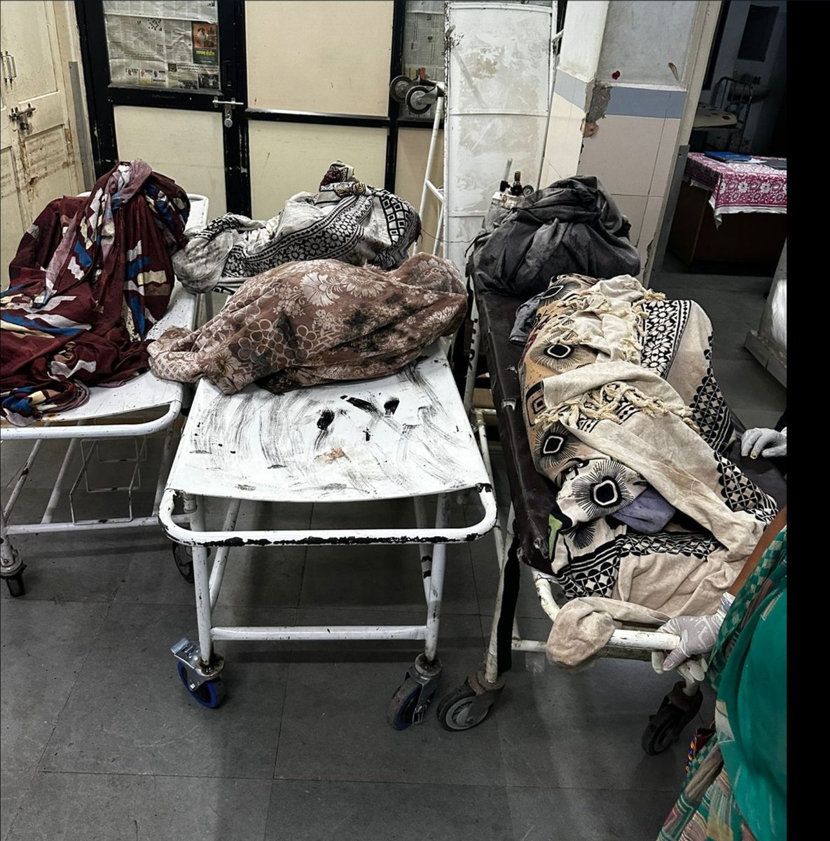 Trigger warning ⚠️ The pictures of Rajkot tragedy are too gory. I won't be putting them up. But here is an example of how charred bodies of kids have been bundled up. I am putting it up so that the world knows how we treat our dead, especially when they are not rich and famous.