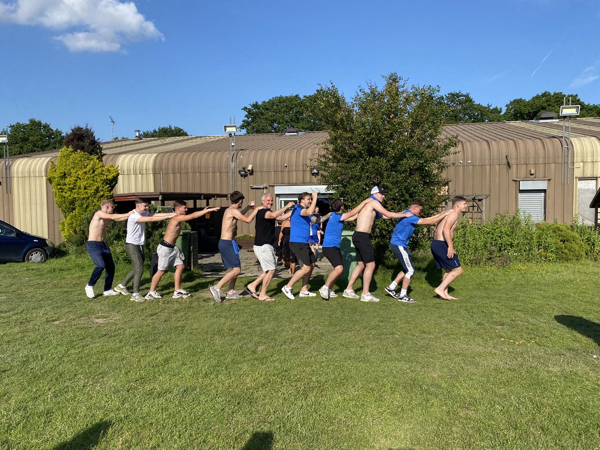 Umbrella Man tweet media