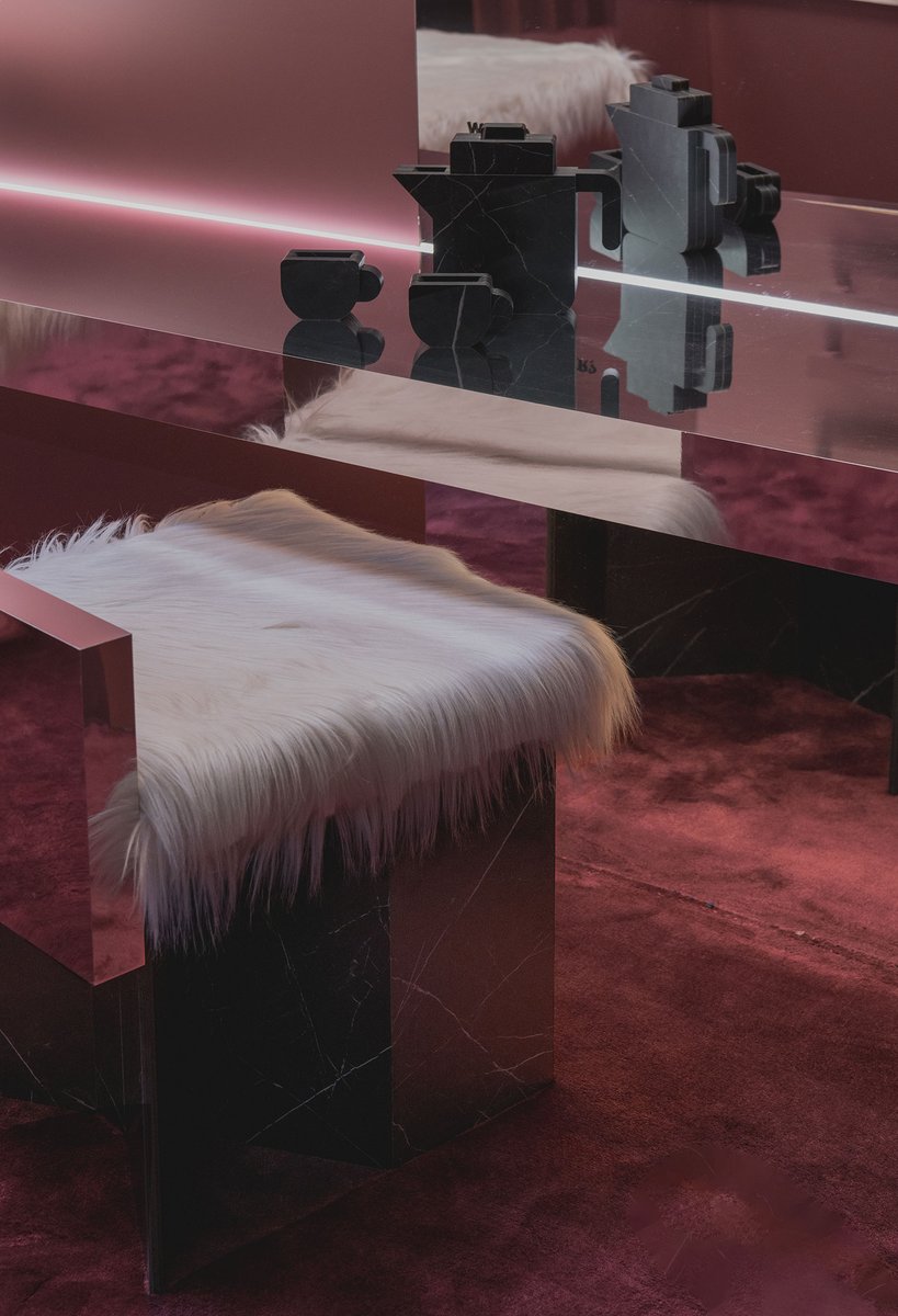 Proyectado como «el primer búnker del que no querrás salir», Cozy Bunker desarrollado gracias a la investigación de WANNA en la 59ª edición de Casa Decor, pensado para funcionar como un  escondite donde desconectar. La exposición que se encuentra en Madrid  presenta diferentes