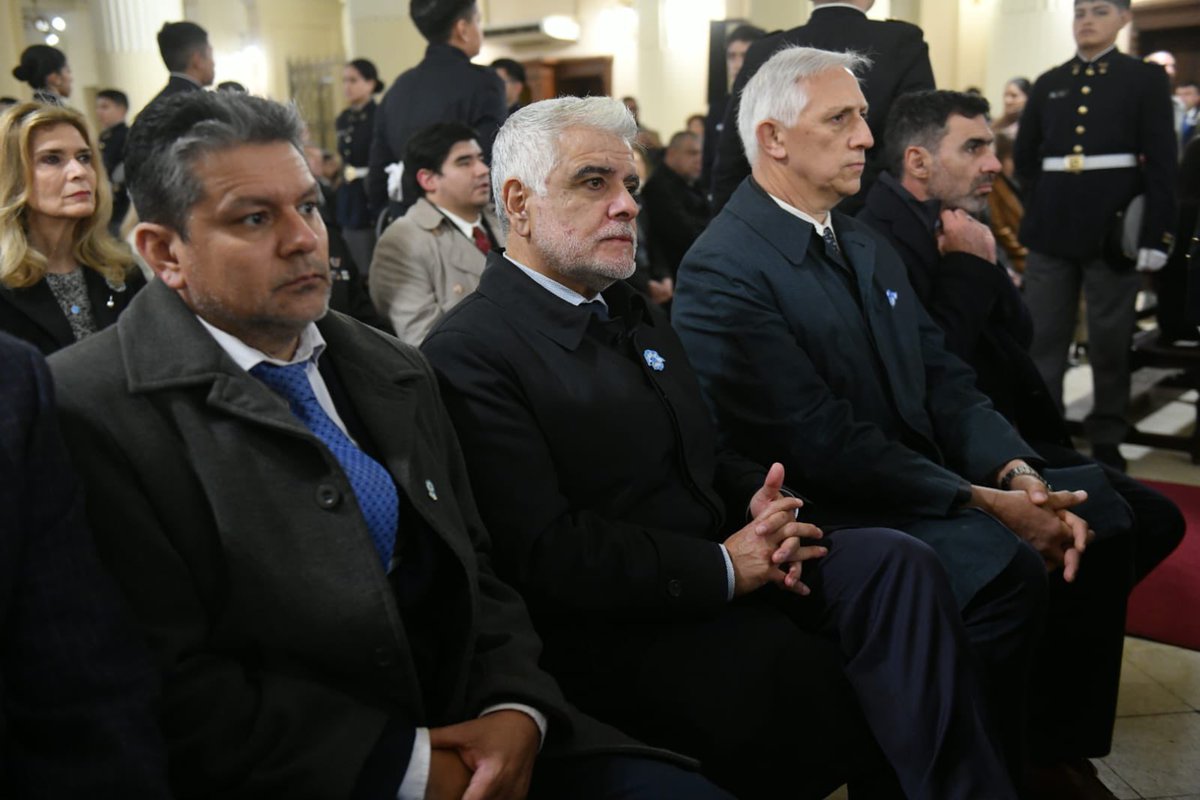 Esta mañana participé de los festejos por el aniversario de la Revolución de Mayo. 

Acompañé al gobernador <a href="/OsvaldoJaldo/">Osvaldo Jaldo</a> en el acto en Plaza Independencia y en el TEDEUM en nuestra Catedral.

Saludo a todos tucumanos en esta importante fecha.

¡FELIZ DÍA DE LA PATRIA!

#25deMayo