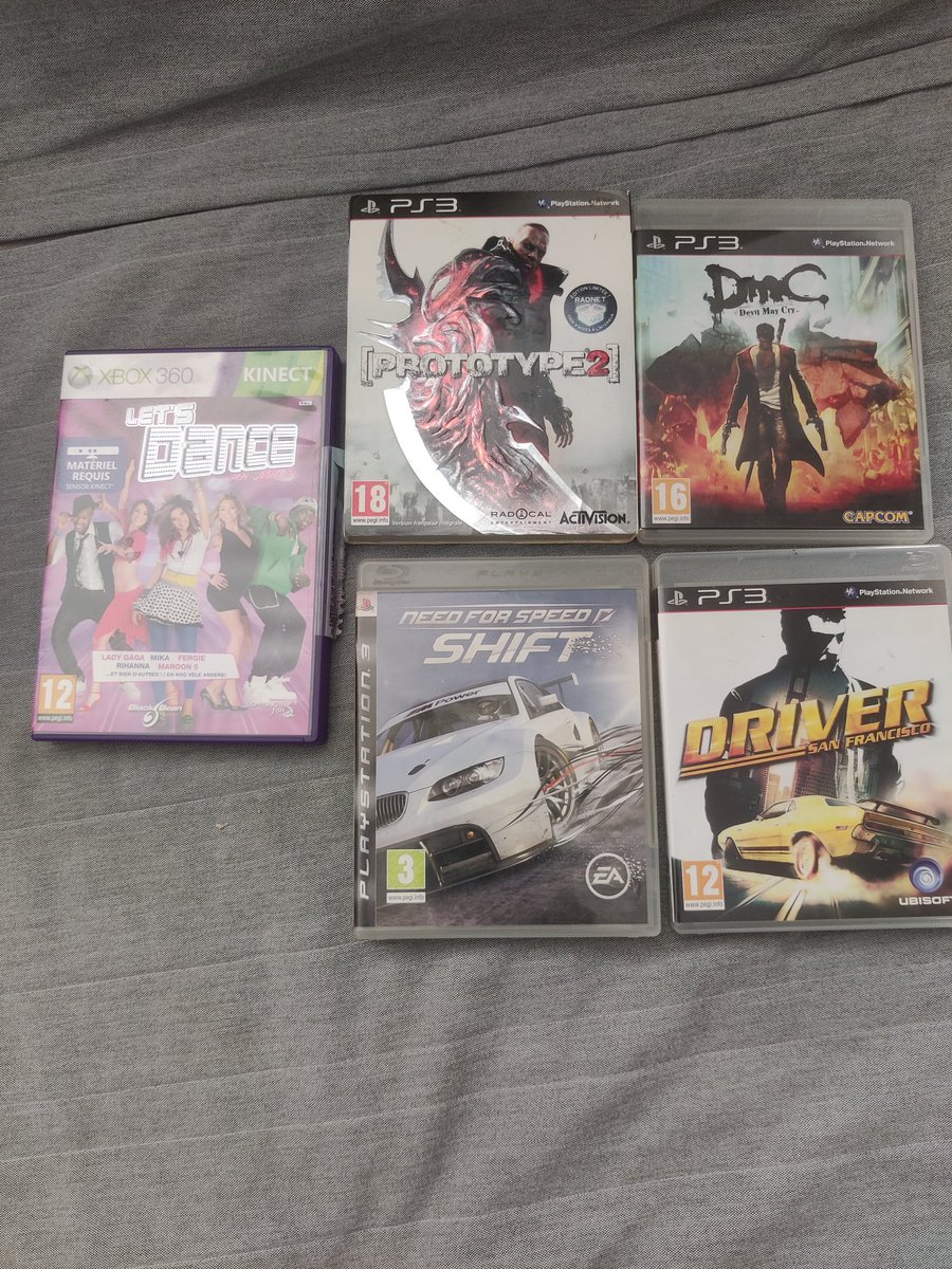 Moogourou's tweet photo. La brocante de ce matin avec un jeu Kinect dont j'ignorais l'existence (oui je collectionne les jeux Kinect) https://t.co/PvOSQjZUJF