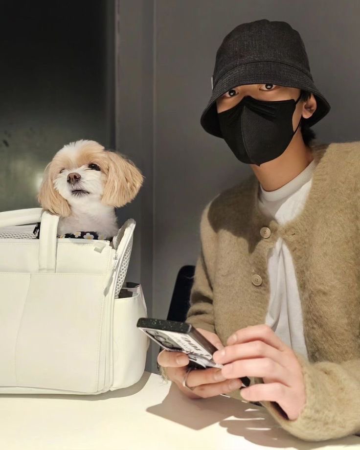 BYL92LH's tweet photo. @.crowoo new update on #bylgram:
O dia que fiz a estreia com a bolsa da Bibi. https://t.co/ruzNovW3Ky