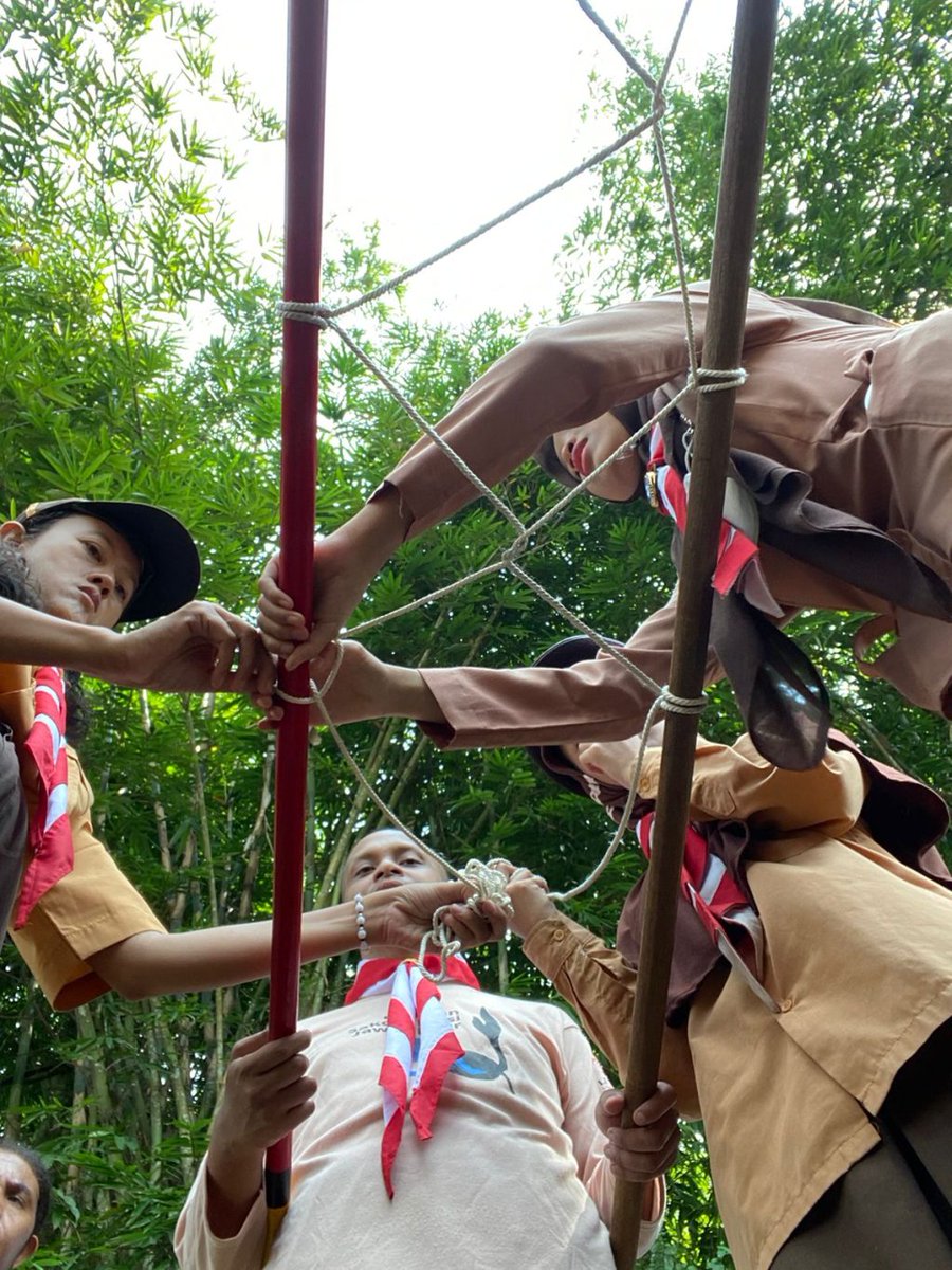 kenkerta's tweet photo. Salah satu kegiatan pionering kepramukaan dari Rescue Bela Negara Malang dalam Educamp Nasional, 22-24 Mei 2024. Sebuah pengalaman baru dan pertama seumur hidup dari penyandang disabilitas yang tidak pernah bersekolah. https://t.co/EIOL4Jl3Xd