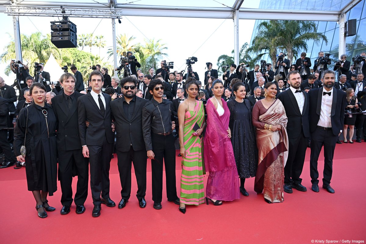 Festival_Cannes's tweet photo. Red Steps of the Closing Ceremony ✨ Montée des Marches de la Cérémonie de Clôture #Cannes2024

#Cannes2024 #ClosingCeremony #RedSteps https://t.co/0ozoYxDQG4