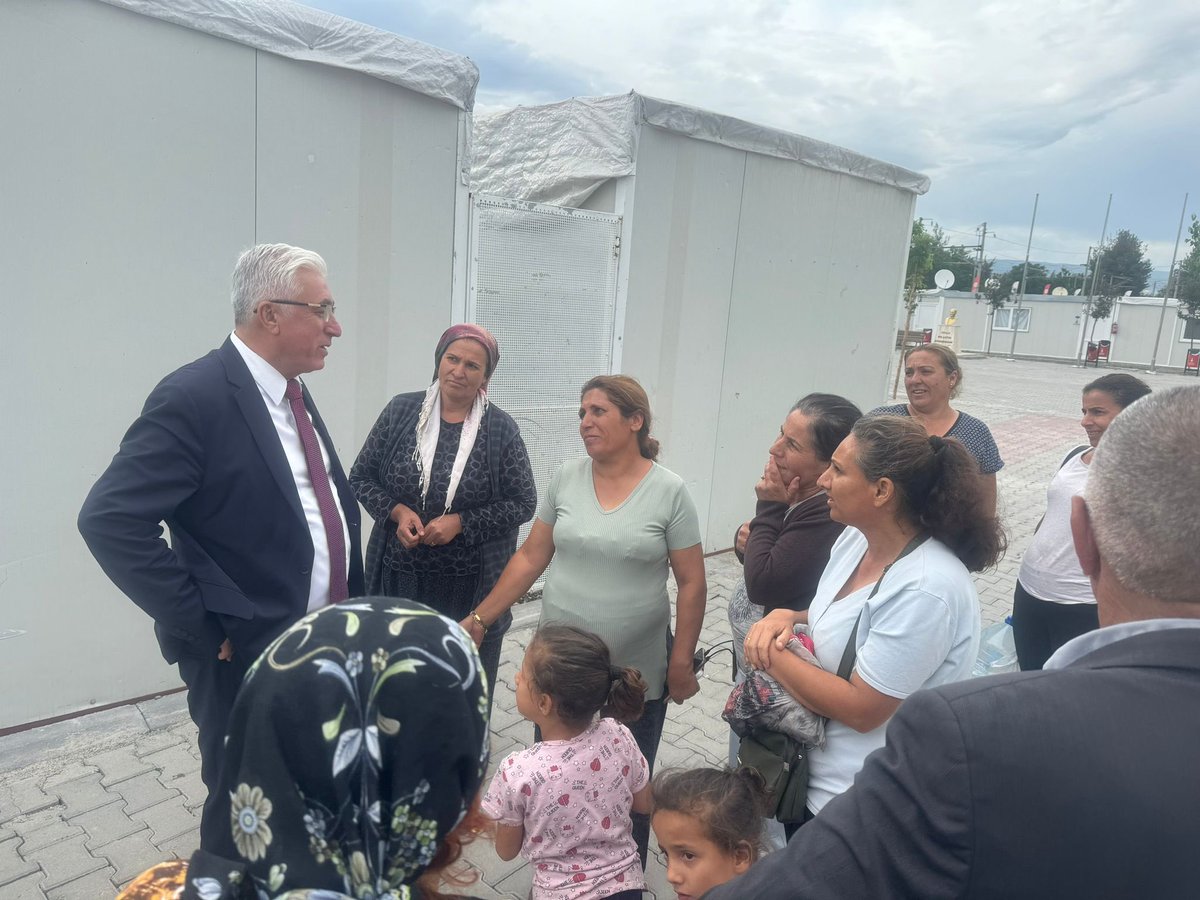 TCPazarcikBel's tweet photo. ❤️NARLI

Belediye Başkanımız SN. Av. Haydar İKIZER, Narlı konteyner kentte yaşayan vatandaşlarımızı ziyaret etti. Vatandaşlarımız ile dertleşen Başkanımız, vatandaşlarımızın talepleri noktasında gerekenin yapılacağının sözünü verdi.

Güzel bir Narlı için çalışmaya devam edeceğiz https://t.co/b6EBy61QgZ