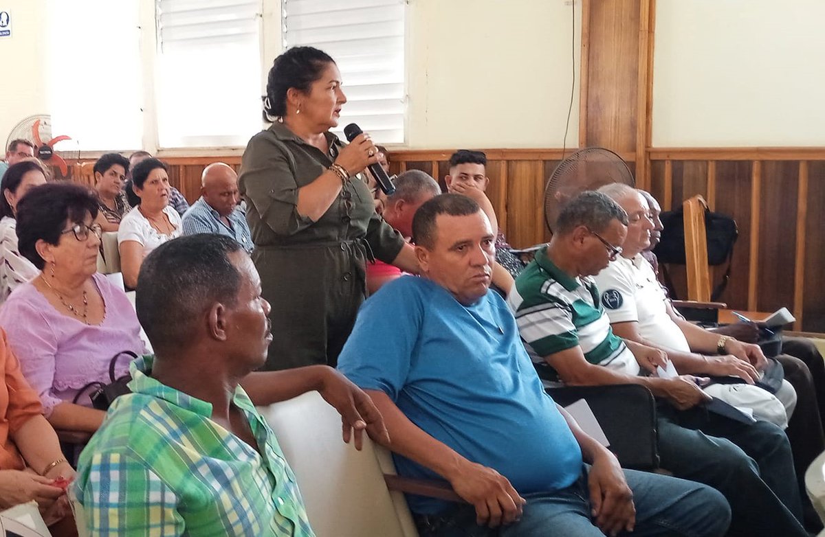 radiosandinoCU's tweet image. #RadioSandino En la sesión de #AMPPSandino este sábado insisten en la importancia de la colaboración ciudadana y el apoyo intersectorial para mantener la higiene comunal de la ciudad. Destacan la falta de personal en #Comunales, lo que afecta el servicio. #Sandino #Cuba