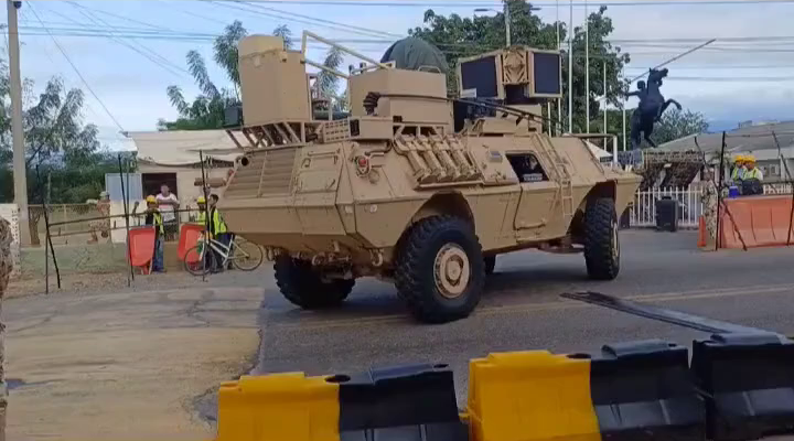 MilLudwig's tweet photo. Heavy modified M1117 from Colombian Army. Any idea? @ronkainen7k15 @alexgarcialonso Seems like a C-UAS system. https://t.co/wt7YzzGtrk