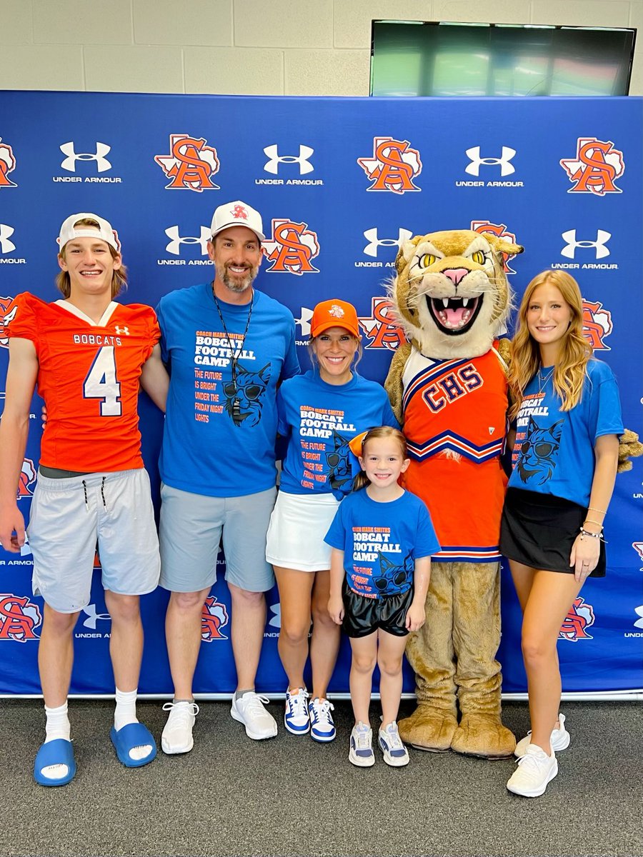 mrscoachmsmith's tweet photo. Bobcat kid football camp last night was so much fun!! The future is bright under the Friday night lights!! 🧡💙@coachmarksmith @_makenna_smith @Micahsmith_QB https://t.co/gstaYuNKx7