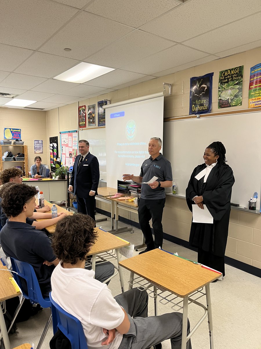 Pleased to join my colleague @MPPBarnesAjax for a tour of @StStephenRoyal in Bowmanville as part of the “Take your MPP to School” program. Thank you for a great tour & discussion with students about the role of government & the importance of public service in our community!