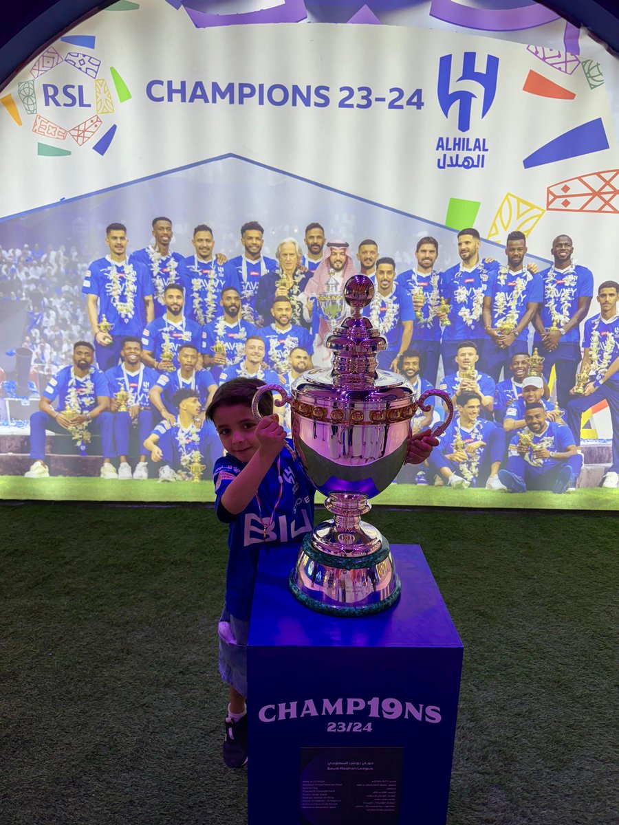 📸 جماهير الهلال في المملكة أرينا للتصوير مع كأس الدوري الأغلى 🏆