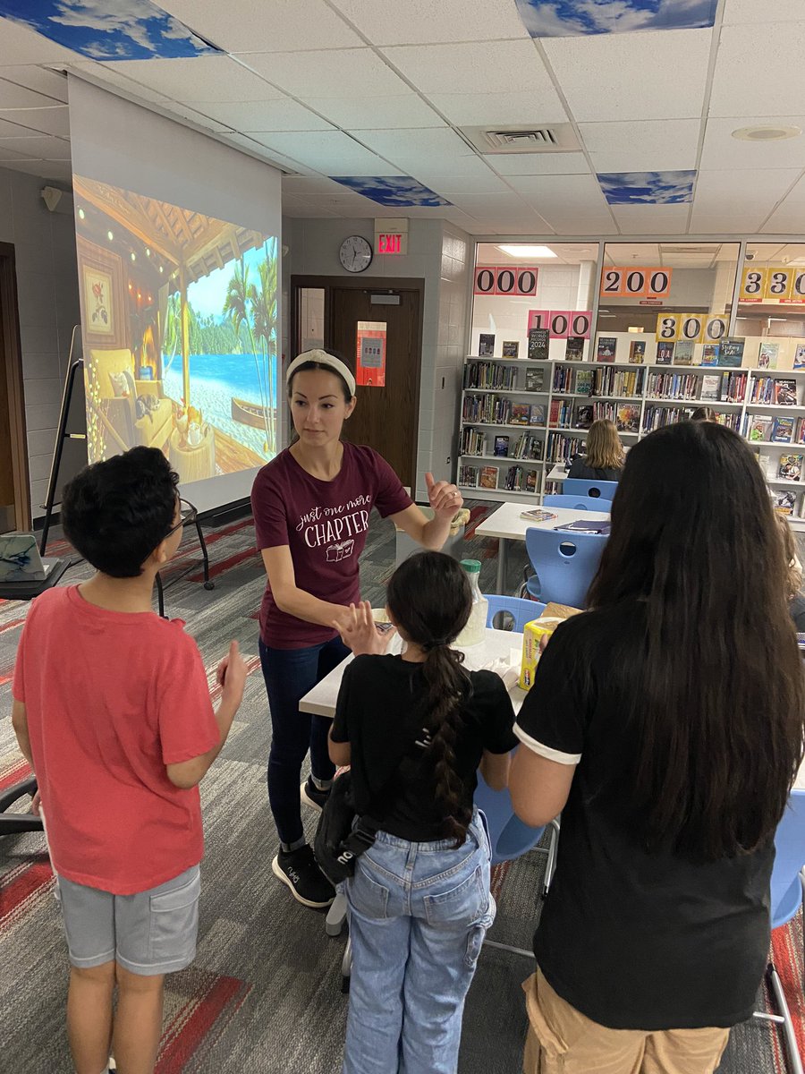 mrstechfarlin's tweet photo. Popsicles &amp; lemonade for a “chilled” reading session in the library yesterday 
@OSD135 @Mrs_Poniatowski  @JerlingJayhawks https://t.co/EvkMzj1c2r