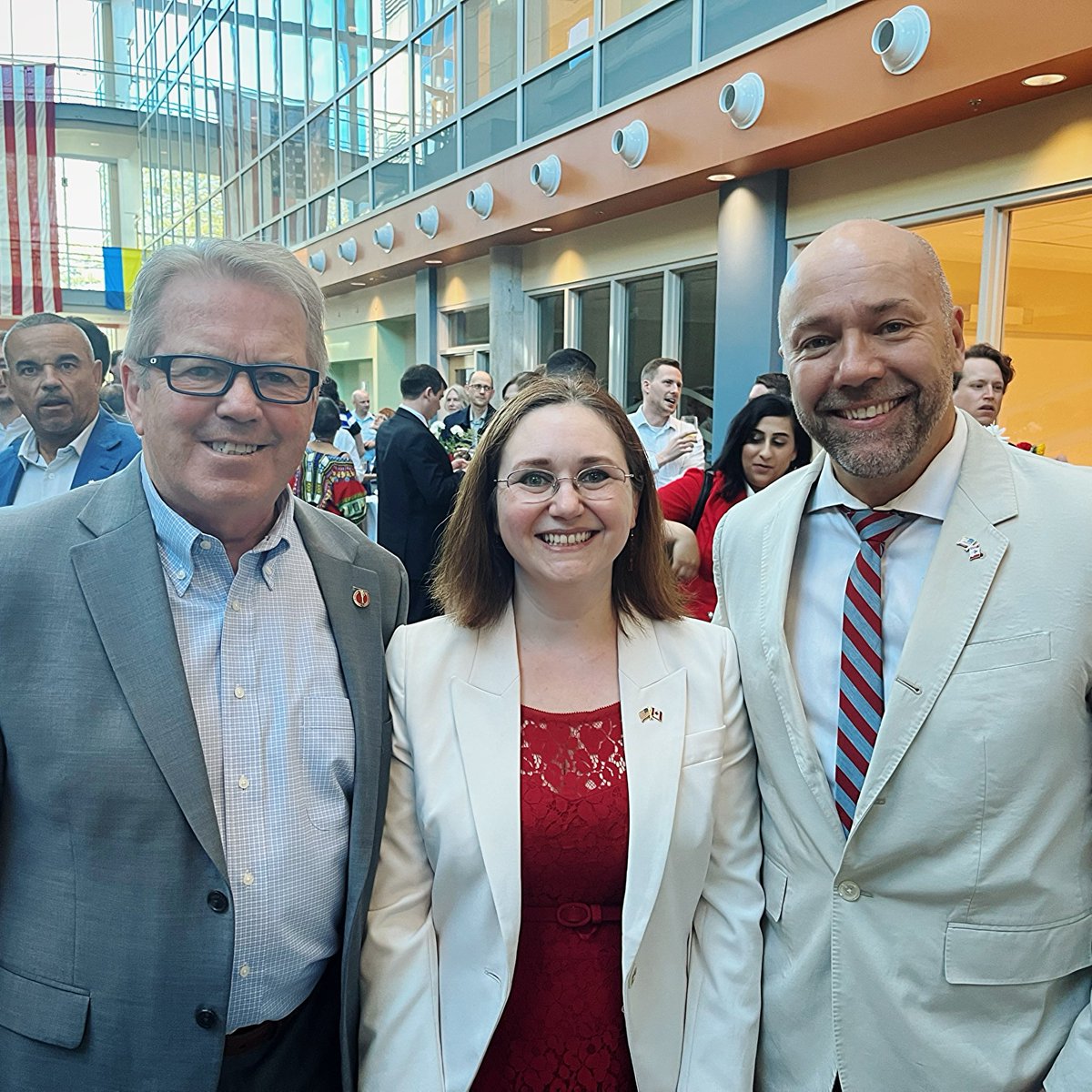 Had a wonderful time at the @usconshalifax early Independence Day celebration at @DalhousieU. It was great to seeing Sen. @RodgerCuzner as we bid farewell to Consul General Lyra S. Carr and Consul Daniel Bingham-Pankratz. Safe travels & best of luck with your next adventure! 🇨🇦🇺🇸