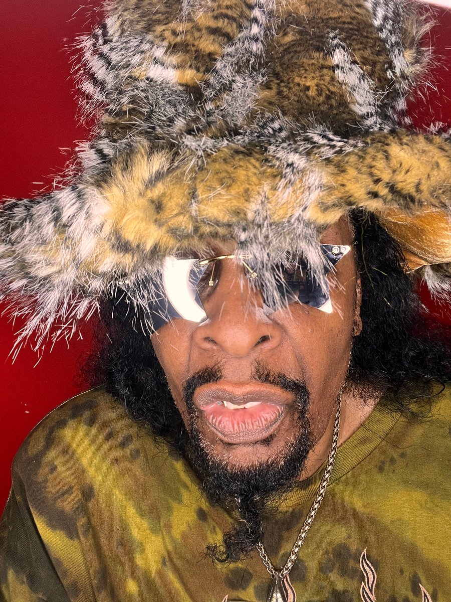 If love ain't leading, u can't stop the bleeding.😮Be safe, be careful &amp; stay funky!🤟Self expression may cost, but u still a boss!👍 Bootsy baby!!!🤩 (HMD) weekend🫡🫡🫡