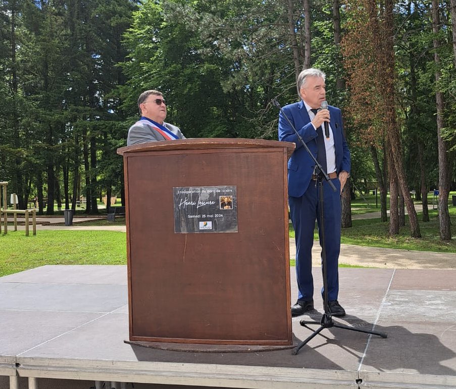 Ce matin à Selongey, inauguration du parc Henri Lescure fondateur avec ses deux frères Frédéric et Jean du groupe SEB (Société d’emboutissage de Bourgogne) leader mondial de l’électroménager. Sans eux, Selongey ne serait pas le berceau de la Cocotte minute. Merci à cette belle