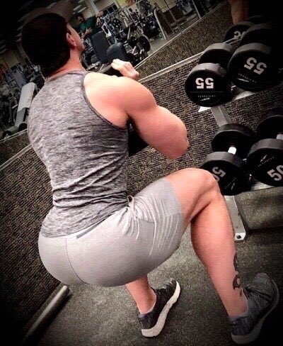 thicknjuicyboiz's tweet photo. perving on GYM ASS bros https://t.co/FvshyJcQx2