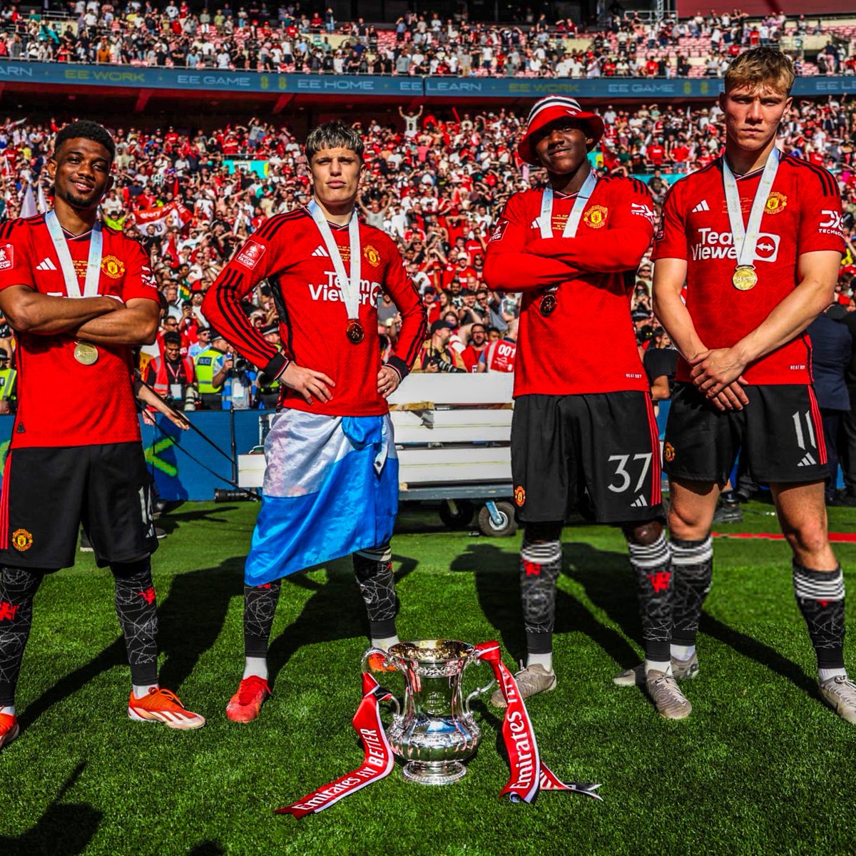 🥶🏆 Diallo, Garnacho, Mainoo &amp; Højlund with the FA Cup.