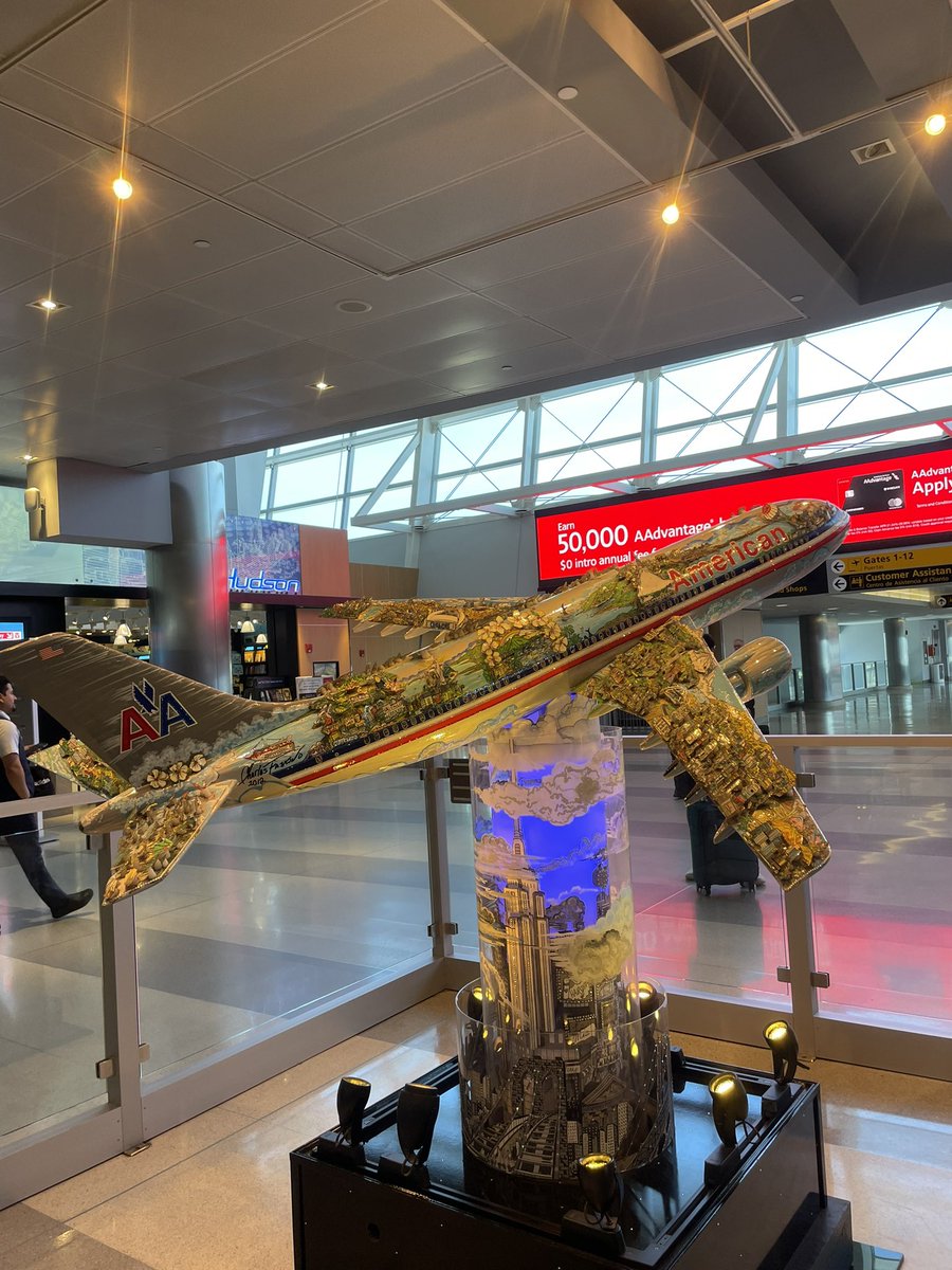 suchan_travel's tweet photo. そろそろ帰る時間に⏰
#NY
#soholounge
#JFK https://t.co/zU9jEoHyYV