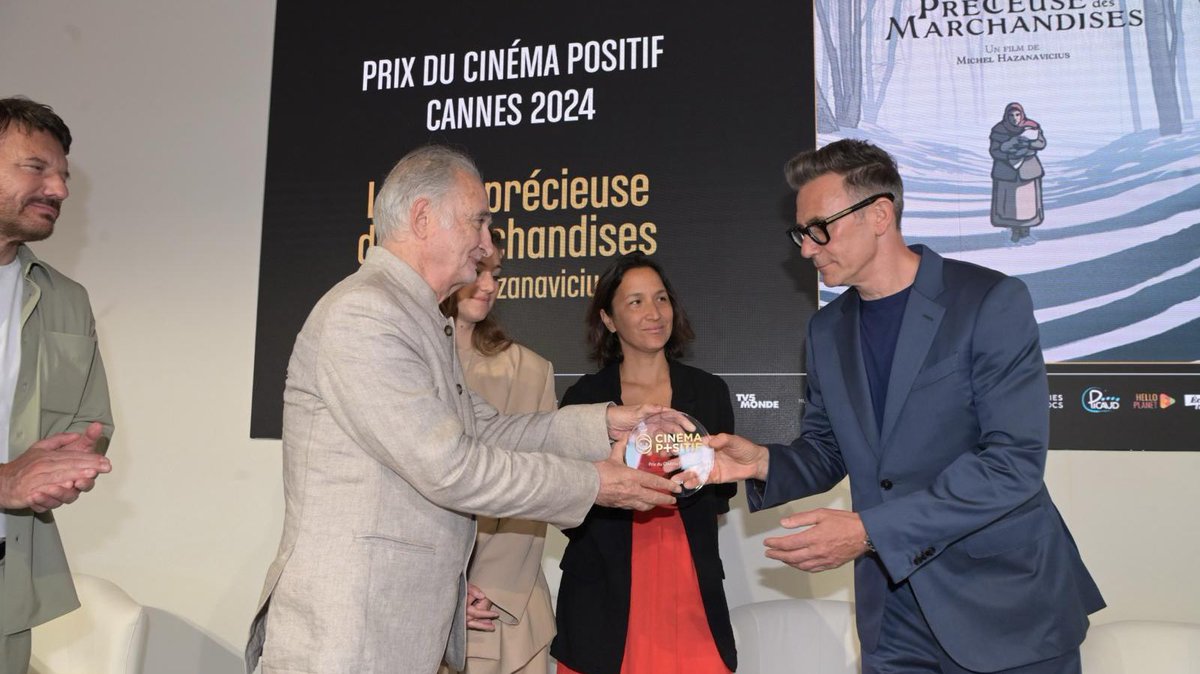 À Cannes, remise du grand prix du cinéma positif à Michel Hazanavicius pour son film bouleversant « la plus précieuse des marchandises ».