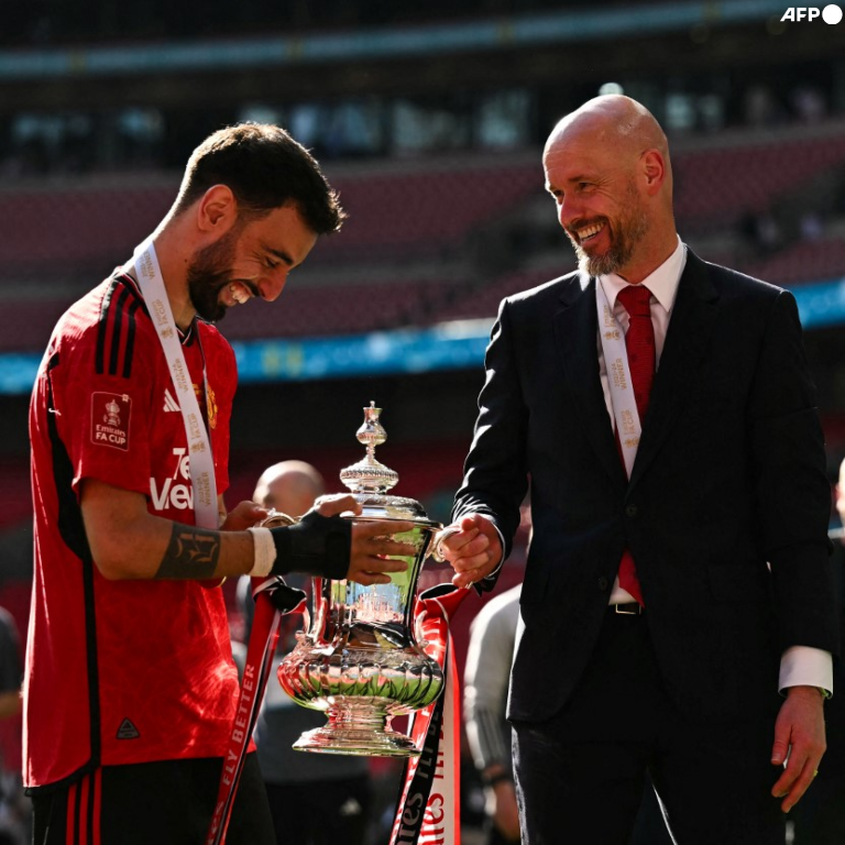 ✅Vencieron al Manchester City de Pep Guardiola.
✅Campeones de la FA Cup.
✅Clasificados a la UEFA Europa League.
✅Cerraron la temporada con un título.
✅Campeones de la Copa de Inglaterra tras 8 años de sequía.

EL SÁBADO DEL MANCHESTER UNITED.