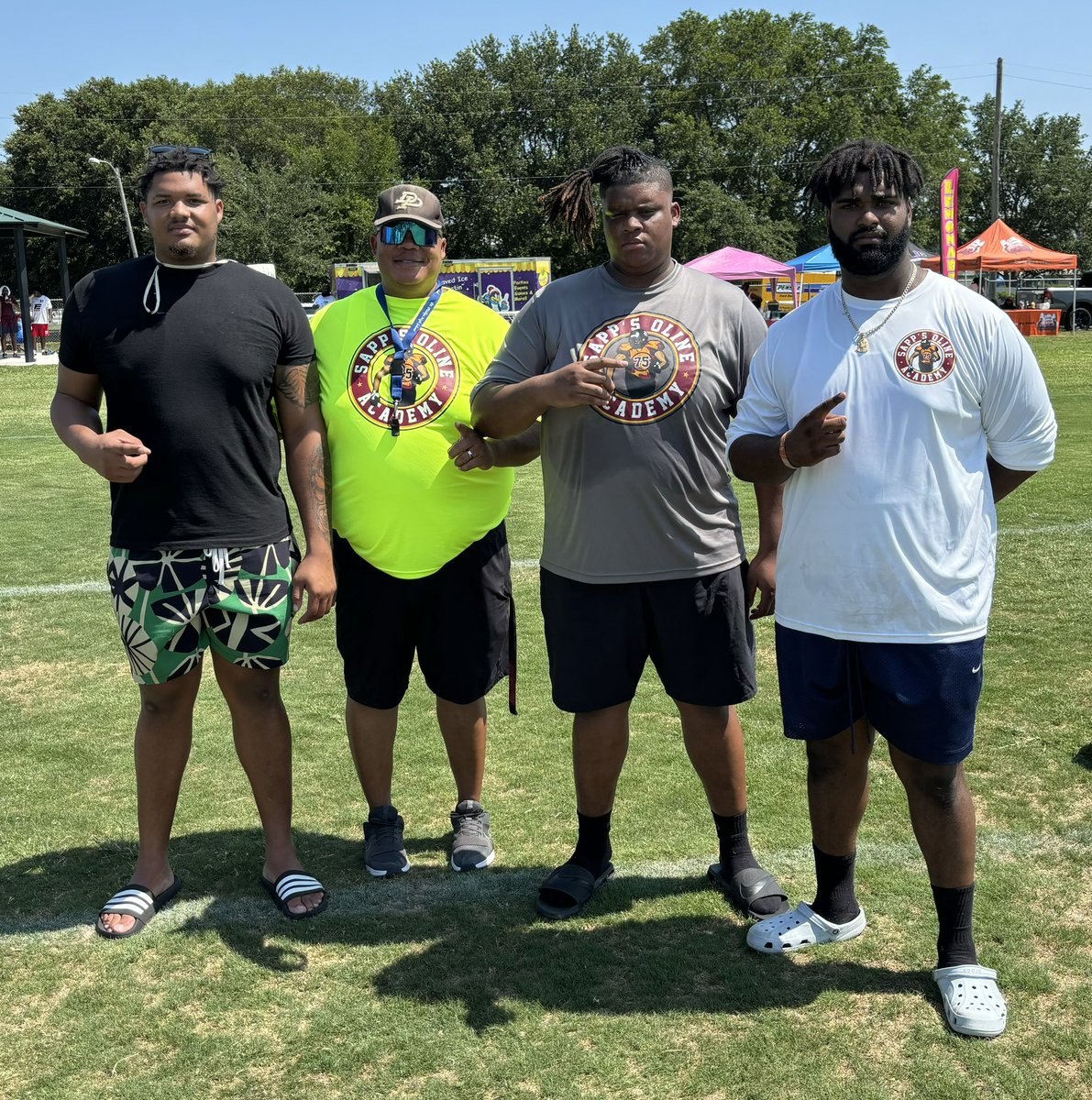 Tyrone Sapp OLine Academy representing at camp this morning. The Grind is Undefeated 
#sappsolineacademy
#OLinePride <a href="/CameronVaughn79/">Cameron Vaughn®</a> <a href="/TyroneSappJr/">Tyrone Sapp Jr.</a>