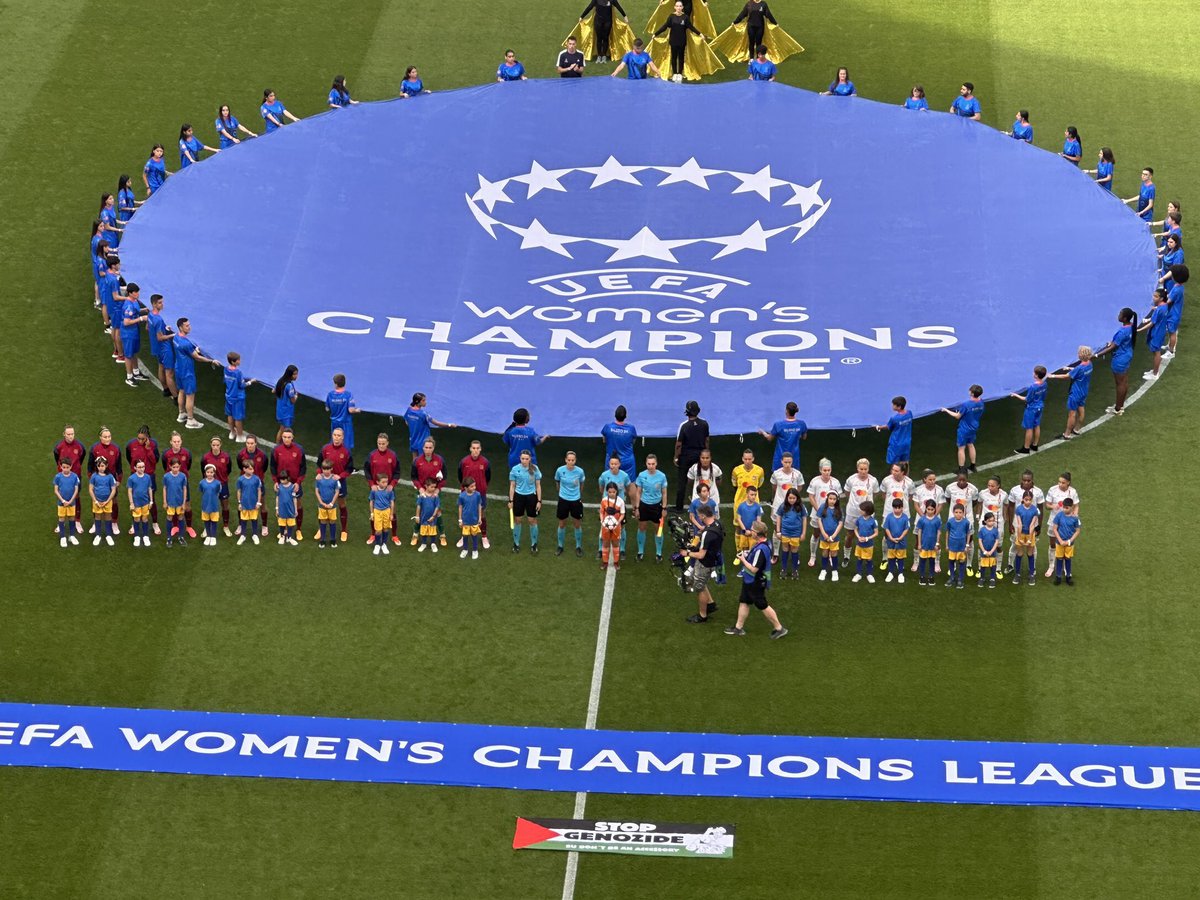 leylahamed's tweet photo. A “Stop Genocide” banner with the Palestinian flag has been placed on the field at San Mamés stadium ahead of the UEFA Women’s Champions League Final between FC Barcelona and Olympique Lyon.

#UWCLFinal🇵🇸 https://t.co/fI0dARpAwT