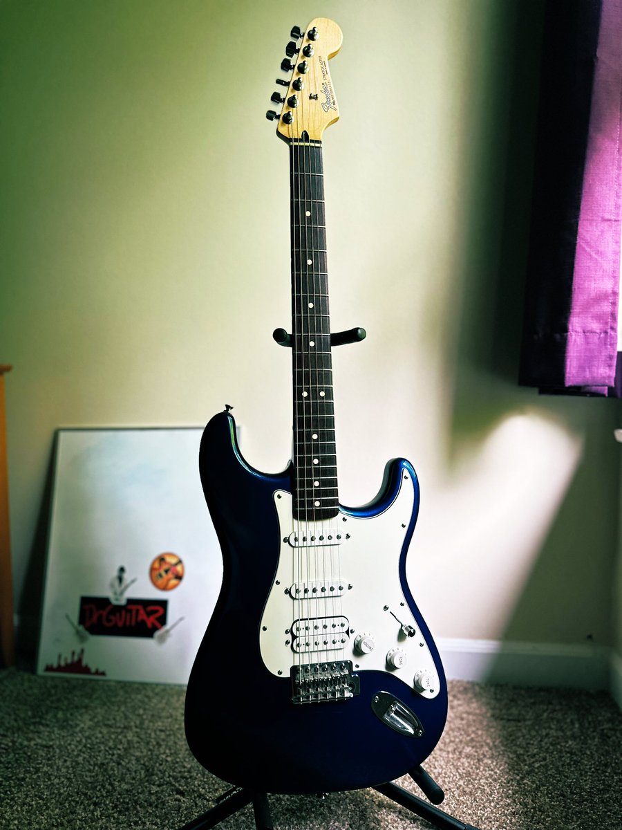 Do you have a strat style guitar? Post up a pic! #straturday