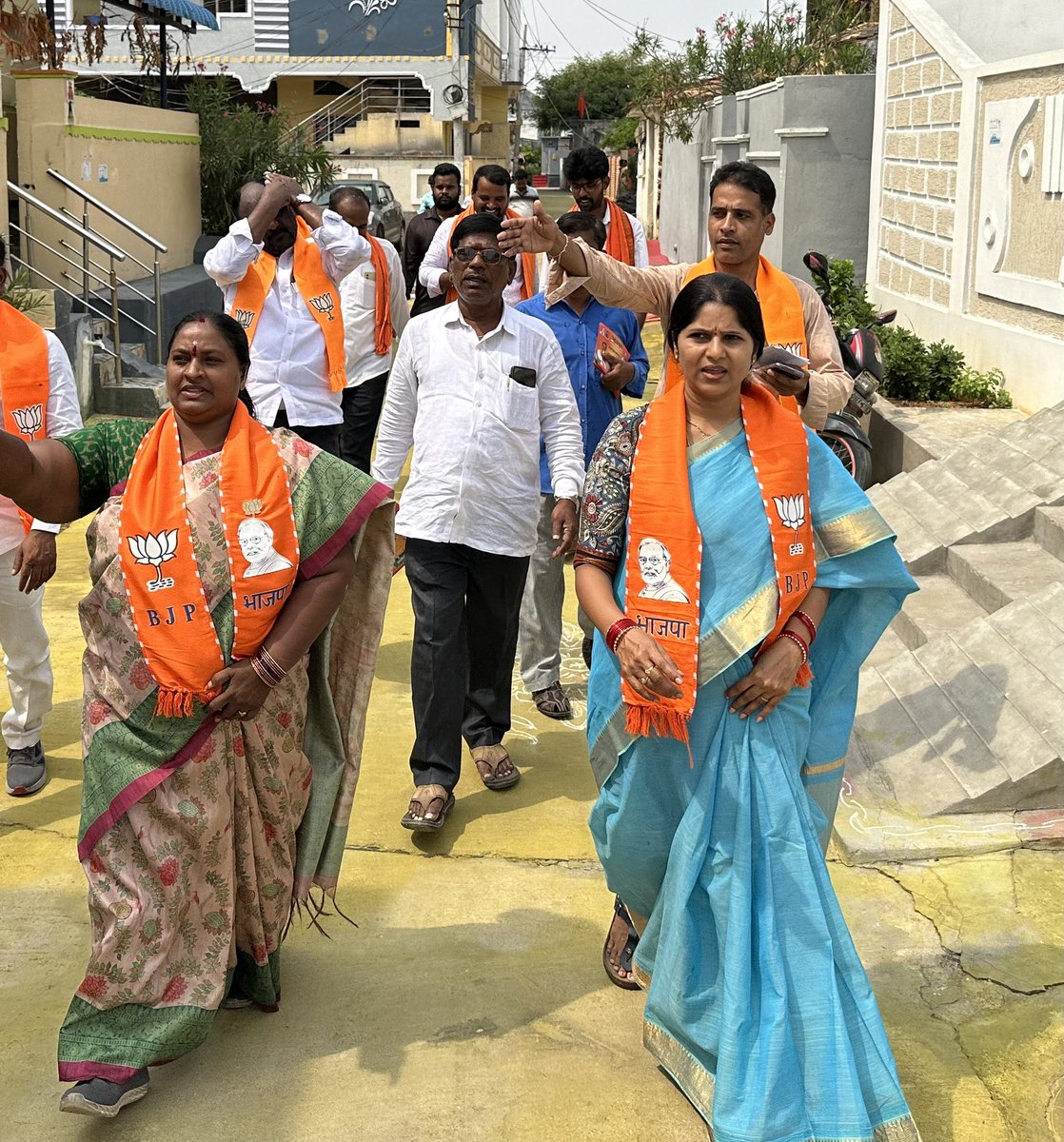 GNandikonda's tweet photo. వరంగల్ - ఖమ్మం - నల్లగొండ పట్టభద్రుల ఎమ్మెల్సీ బిజెపి అభ్యర్థి శ్రీ గుజ్జుల ప్రేమేందర్ రెడ్డి గారి తరుపున ఈరోజు ఎన్నికల ప్రచారంలో భువనగిరి జిల్లా వలిగొండ మరియు వెల్తుర్తి గ్రామాలలో ఉన్న పట్టభద్ర ఓటర్లను కలిసి బిజెపికి ఓటువేయాలని కోరడం జరిగింది
#GPR4MLC #GraduatesMLC https://t.co/HMd1YRpCNH