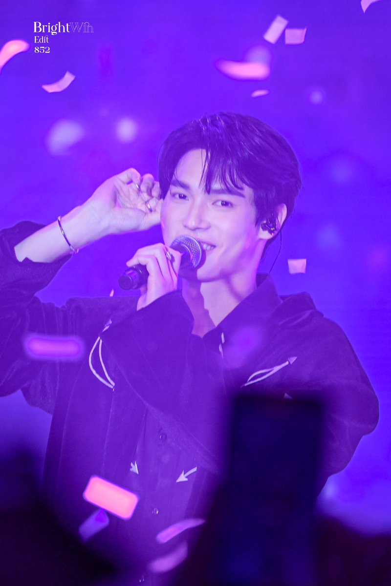 namedit813's tweet photo. 🥹🥹🥹🥹Miss you already

#winmetawin 
@winmetawin
#WinHolidateFanconInHongKong https://t.co/ZjZMjB9Q0X