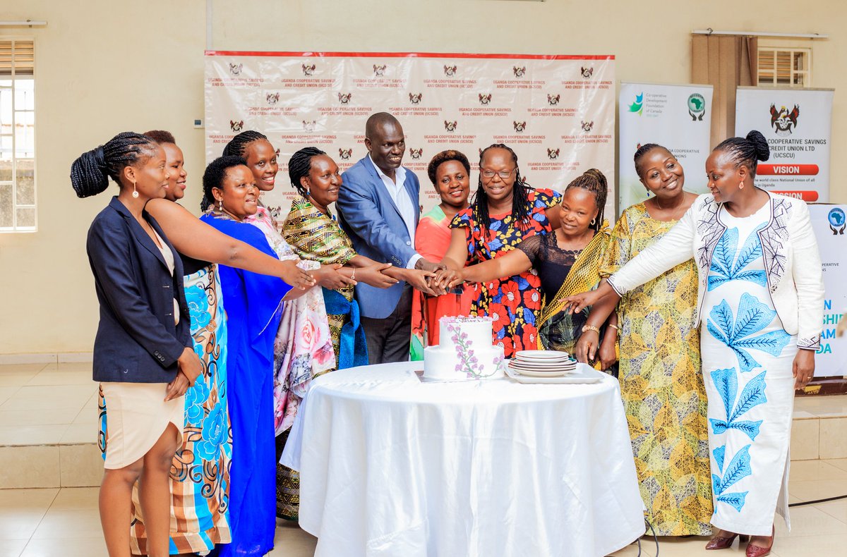 Wazalendo05_Ug's tweet photo. CEO Wazalendo SACCO Col JF Onata emphasizes development of Men's Mentorship Program for men in cooperatives in order to have a synergy between Men and Women. He made remarks while presiding over  the graduation of 28 ladies after undergoing a mentorship program. https://t.co/KQ9JOEnzR3