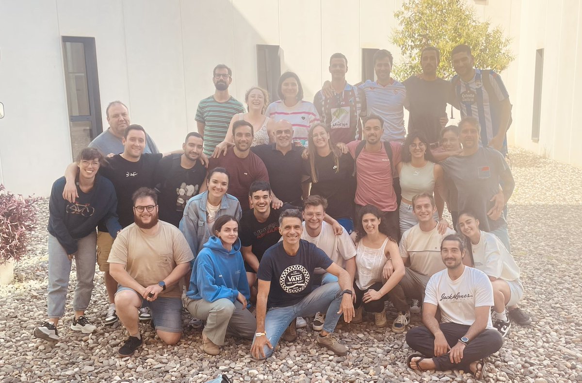aicuesta's tweet photo. @cuidateugr @FisioPET3 @estidbal @JuanjoBrau Enseñar es aprender dos veces, pero no todos los entornos os son iguales y en este entorno no paro de aprender !!! Gracias a todos #ExpertoET https://t.co/6c2LkUQckB