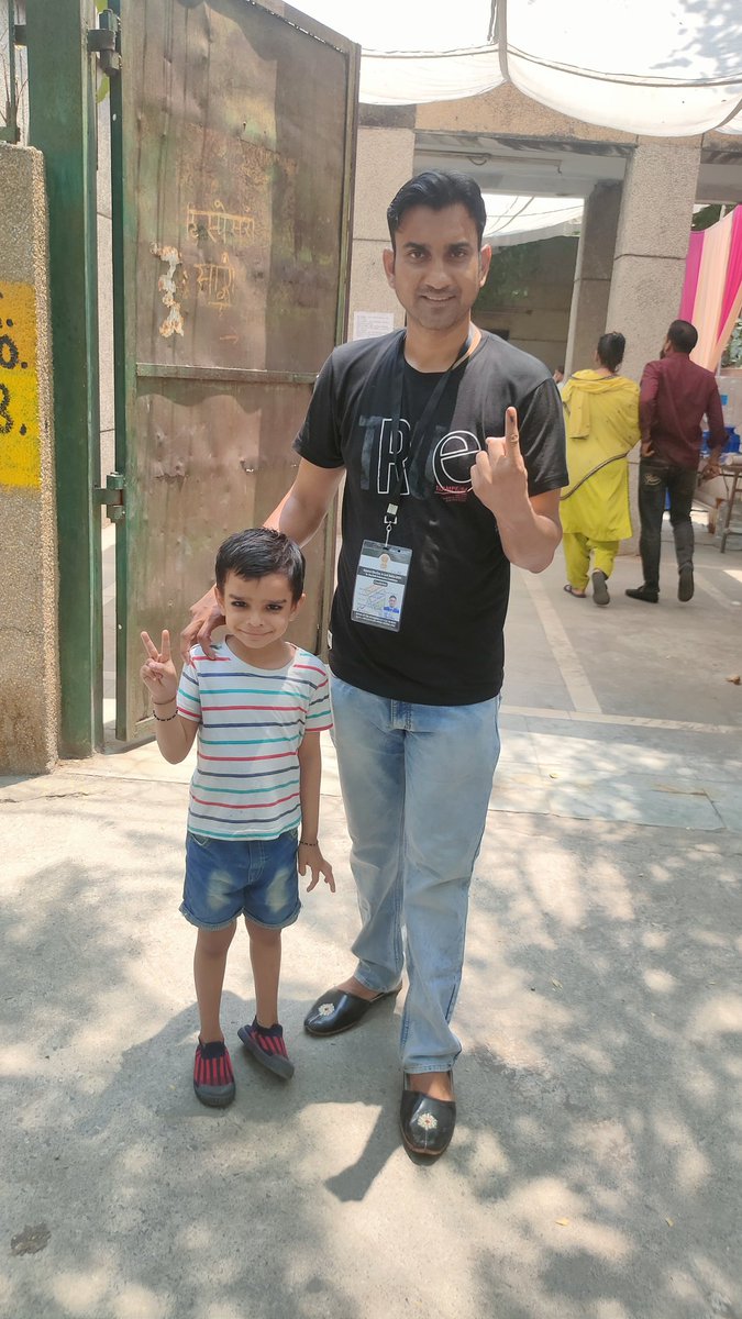 SunilMeghwalAPI's tweet image. मैंने आज मतदान किया अपने परिवार और वोटरों के साथ #election #एपीआई #APi #Delhiapi
#sunilmeghwal
#sunilmeghwalapi #2024election