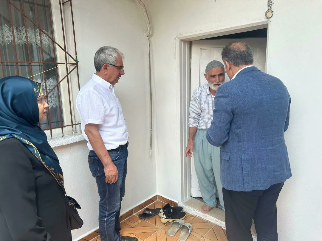 İl başkanlığımızın düzenlemiş  olduğu program kapsamında, İl yönetim kurulu üyesi Sn.Fahri Polat İlçe yönetim kurulu üyemiz Sn.Ekrem Demir ve teşkilat mensuplarımız ile beraber; Peyas mahallesinde evde bakım hizmeti alan vatandaşlarımızı ziyarette bulundular

#akparti #diyarbakır