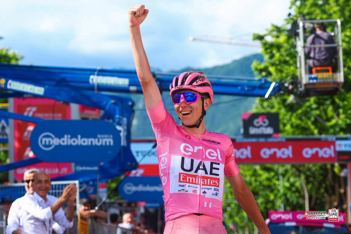 TeamEmiratesUAE's tweet image. How’s everyone feeling?!🤩💗 

#UAETeamEmirates #WeAreUAE #GirodItalia #Giro