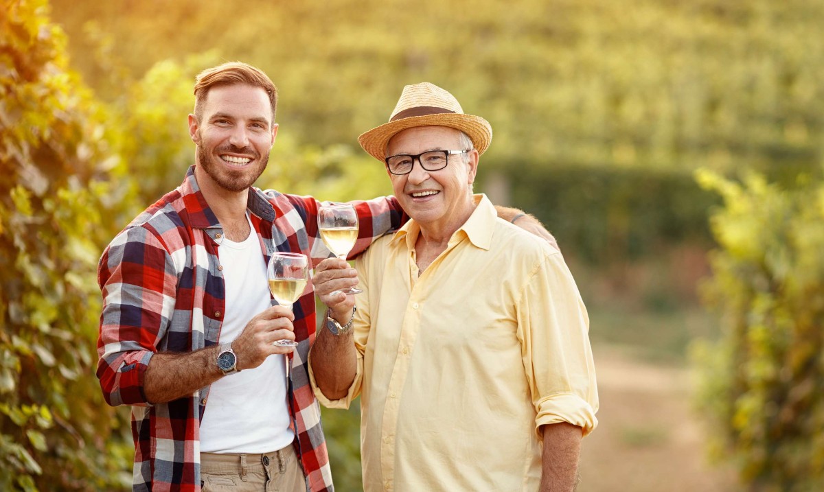 In celebration of #NationalWineDay, here are vineyard tour destinations to inspire you:
🍷 Napa &amp; Sonoma Valley, California
🍇  Porto, Portugal
🍷 Tuscany, Italy
🍇 Trogir, Croatia
🍷 Ribera del Duero &amp; Rueda, Spain
👉 grayline.com for more